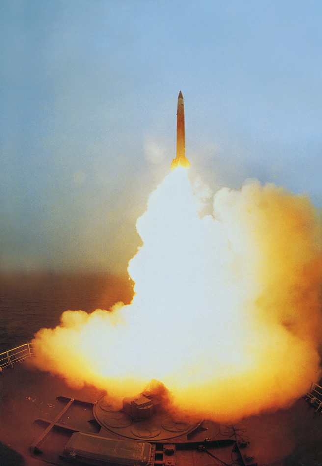 俄制里夫f舰载防空导弹升空