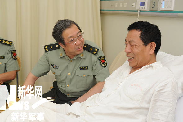 总参办公厅主任林建超看望刘义权_新浪图集_新浪网