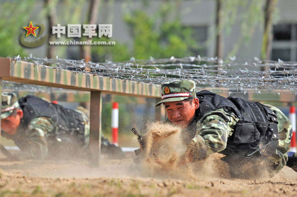 战术匍匐前进_新浪图集_新浪网