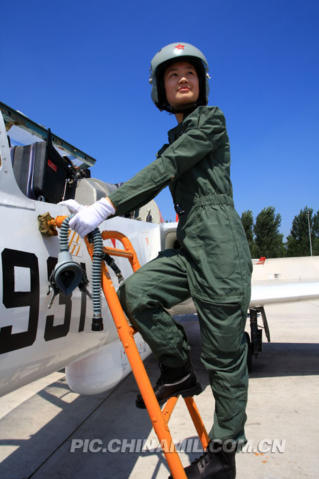 新飞行服是量身打造_新浪图集_新浪网