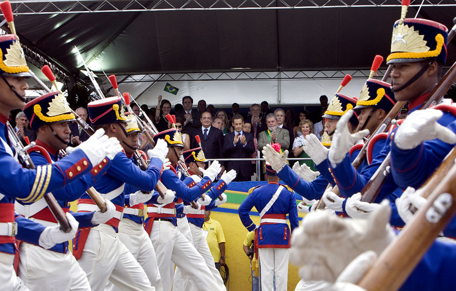 特技飞行队参加巴西阅兵式