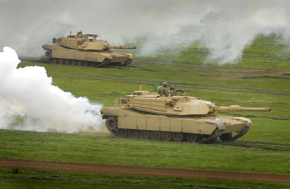 m1a1主战坦克释放烟雾进攻