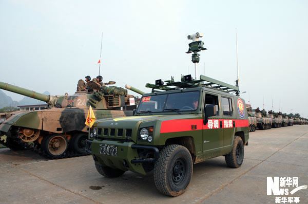 装备某新型指挥系统的导调车在指挥千军万马.李三红 摄