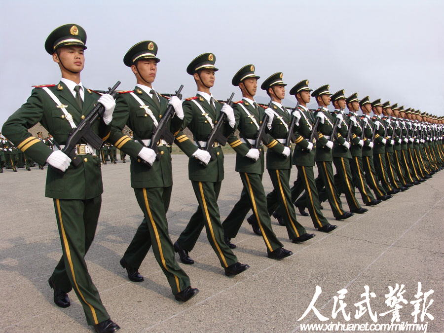 点线结合练就刀削斧砍般整齐的队列