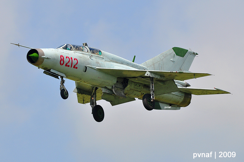 越南8212号教练型米格-21战机