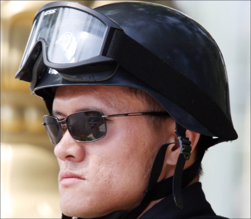 中国特警头盔图图片