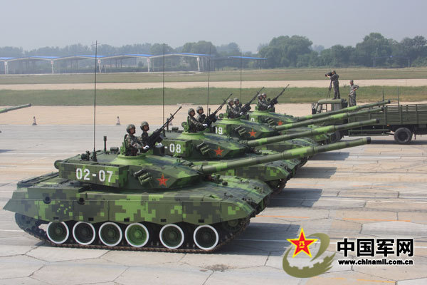 96式坦克方队 本网记者 孙学宝 摄
