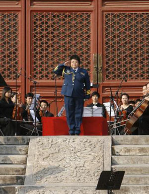 2005年超女纪敏佳入伍现为空政副营级干部_高清图集_新浪网