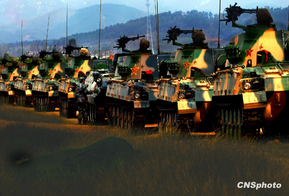 解放军前锋-2009a军演正式开始 重型装甲部队集结_高清图集_新浪网