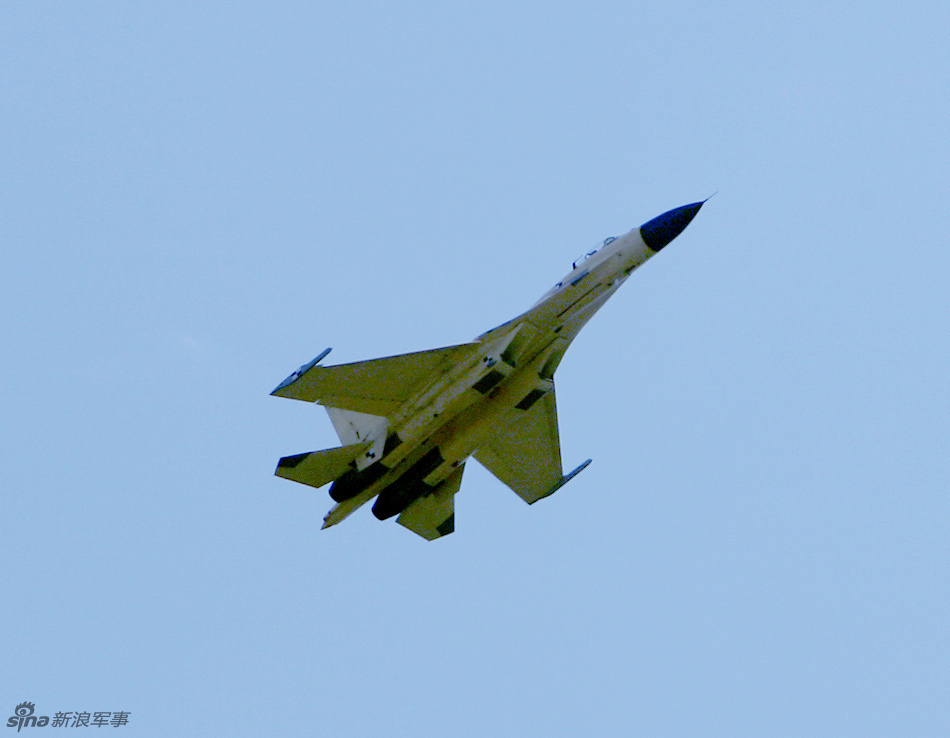 歼11原型机大仰角通场