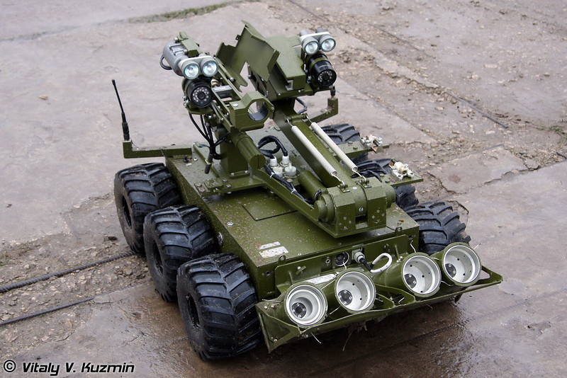 俄罗斯举行警用装备展以色列拐弯枪参加展览_高清图集_新浪网