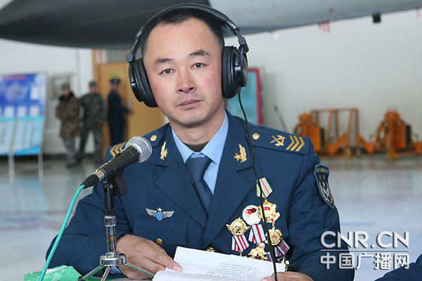 李文俊,现任空军航空兵第一师师长,空军大校,特级飞行员,飞行最高