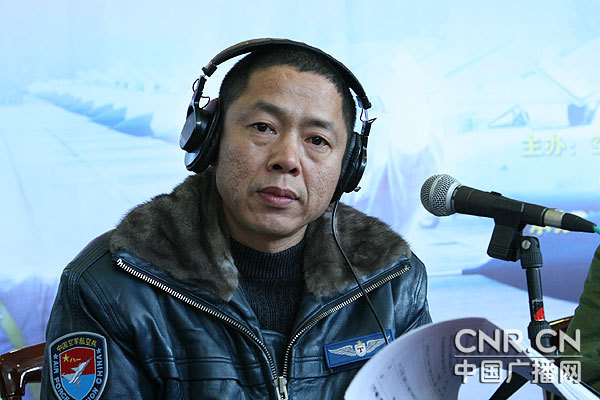 李文俊,现任空军航空兵第一师师长,空军大校,特级飞行员,飞行最高