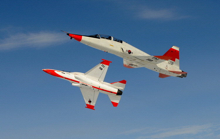 韩国空军公开教练机部队精美宣传海报_高清图集_新浪网