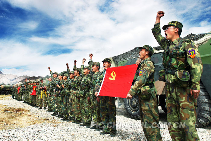 二炮新型导弹部队数次上高原下戈壁演练远程打击