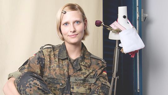 跟男兵一样战斗:德国国防军女兵图集_高清图集_新浪网