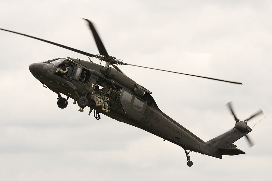 uh-60黑鹰直升机爬升