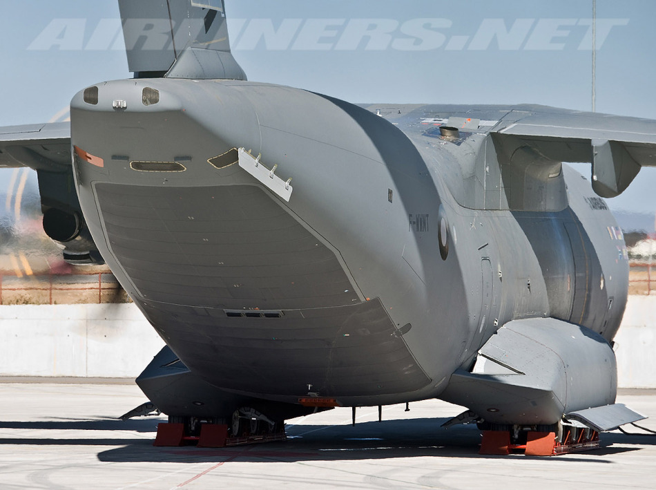 近看欧洲最新型a400m军用运输机制造工艺挺不错的_高清图集_新浪网