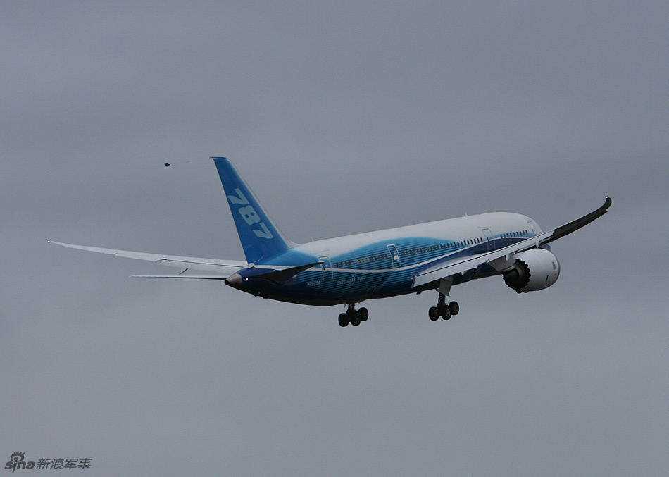 波音787起飞后将飞行约2小时30