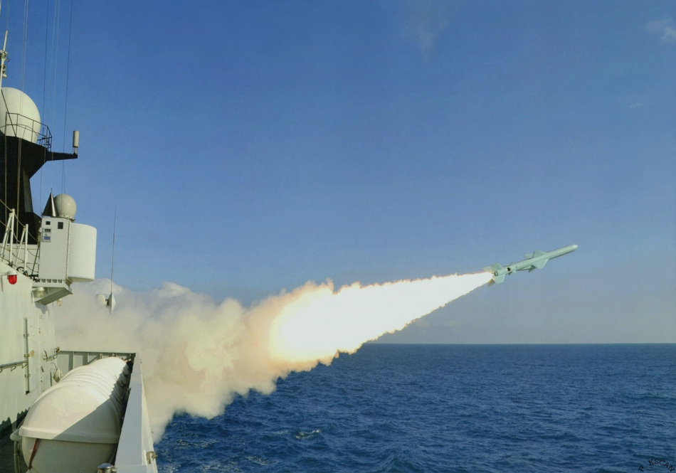 海军054新护发射c803反舰导弹