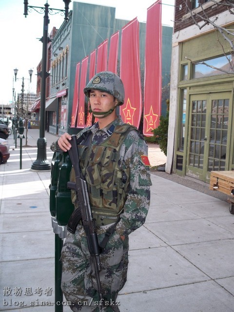 美国人心中的解放军形象.也不知从哪里找到那么多亚洲人来扮解放军