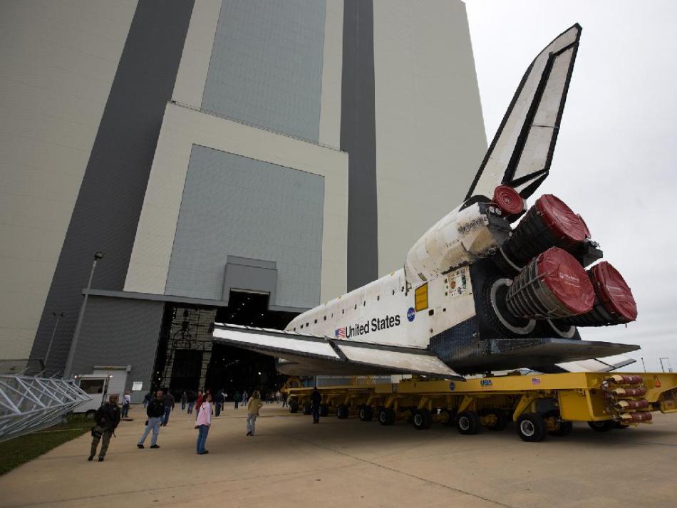 美国奋进号航天飞机运输中