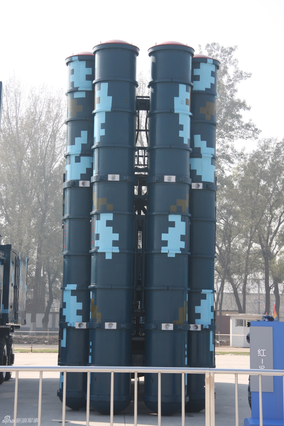 红旗9四联装导弹发射筒