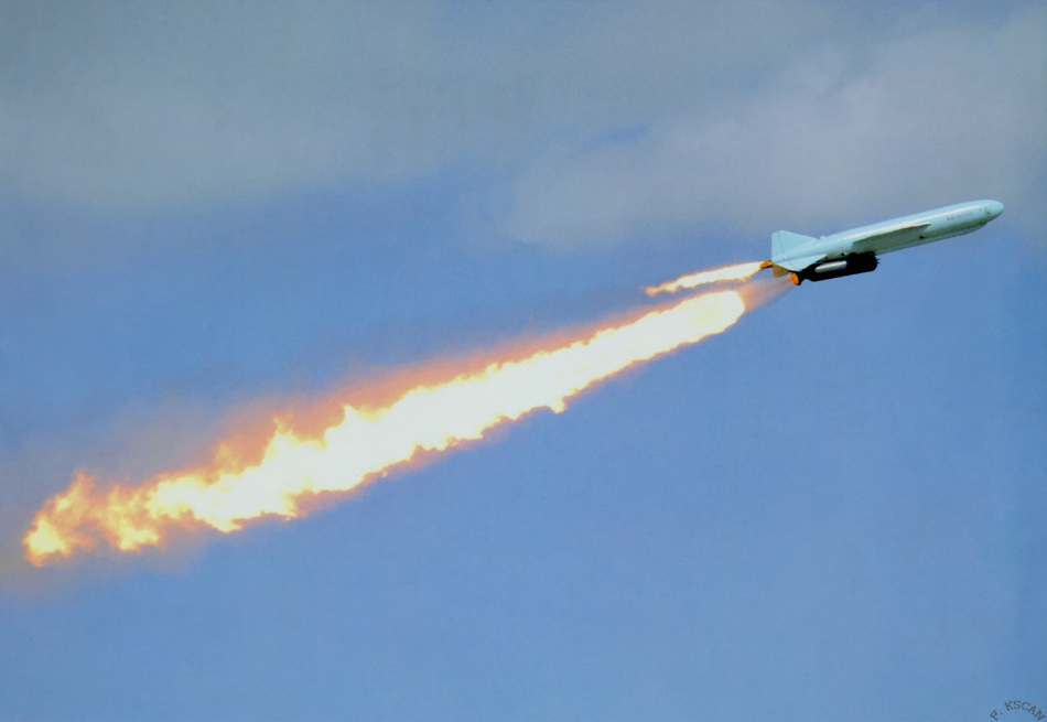 海鹰反舰导弹飞向目标