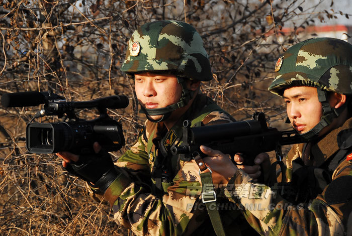 武警8640部队列装新型滚筒式冲锋枪_高清图集_新浪网