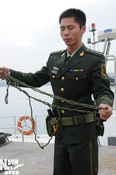 警绳. 新华军事记者杨雷 摄