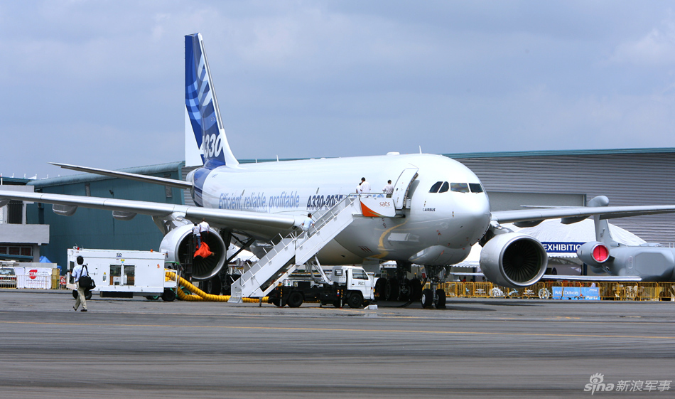 航展停机坪停放的a330-200f货