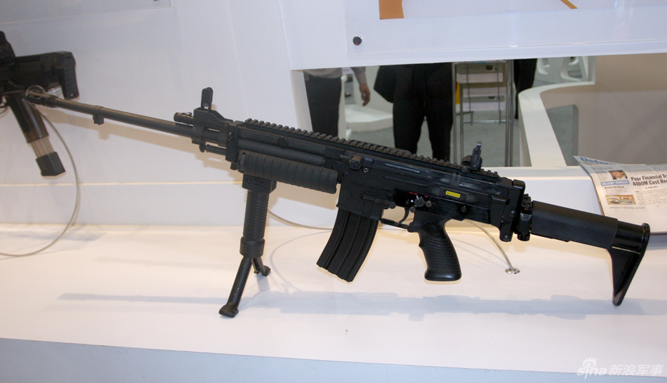 新加坡ultimax100轻机枪