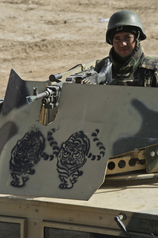 机枪防盾上画有两只老虎