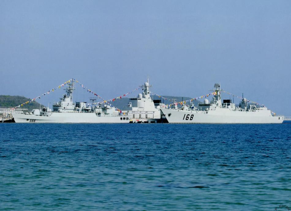 停泊在港口中的566舰与168舰