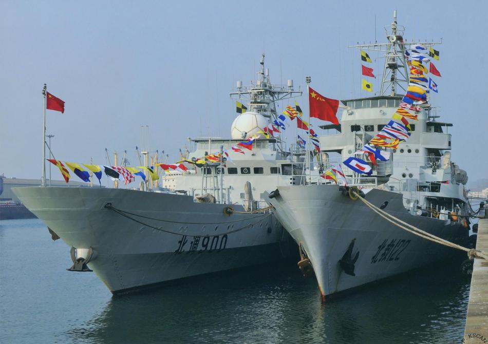 停靠军港的北救122舰和北调900舰