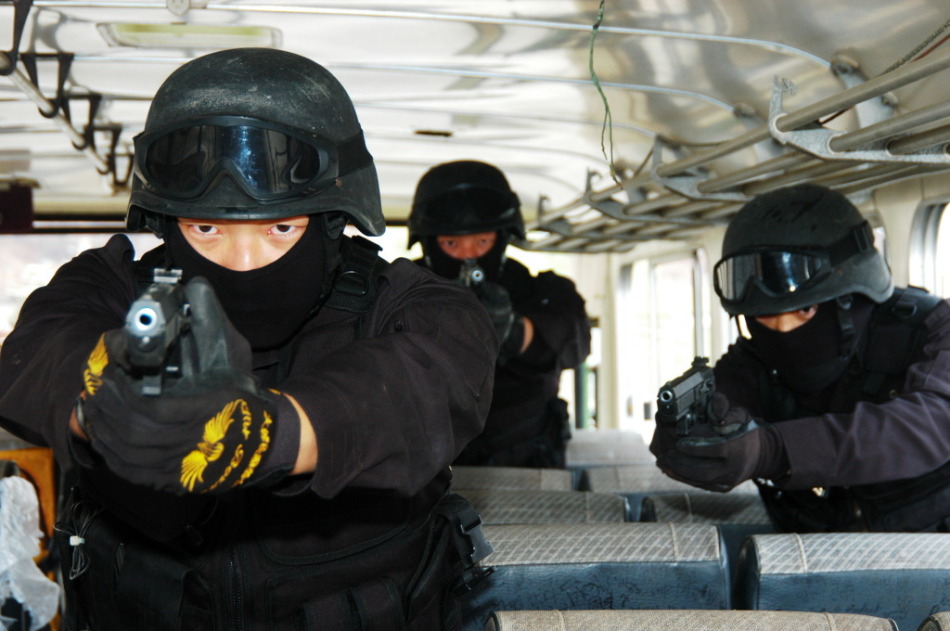 韩国公开rokmc海军特种部队反恐实战训练图_高清图集_新浪网