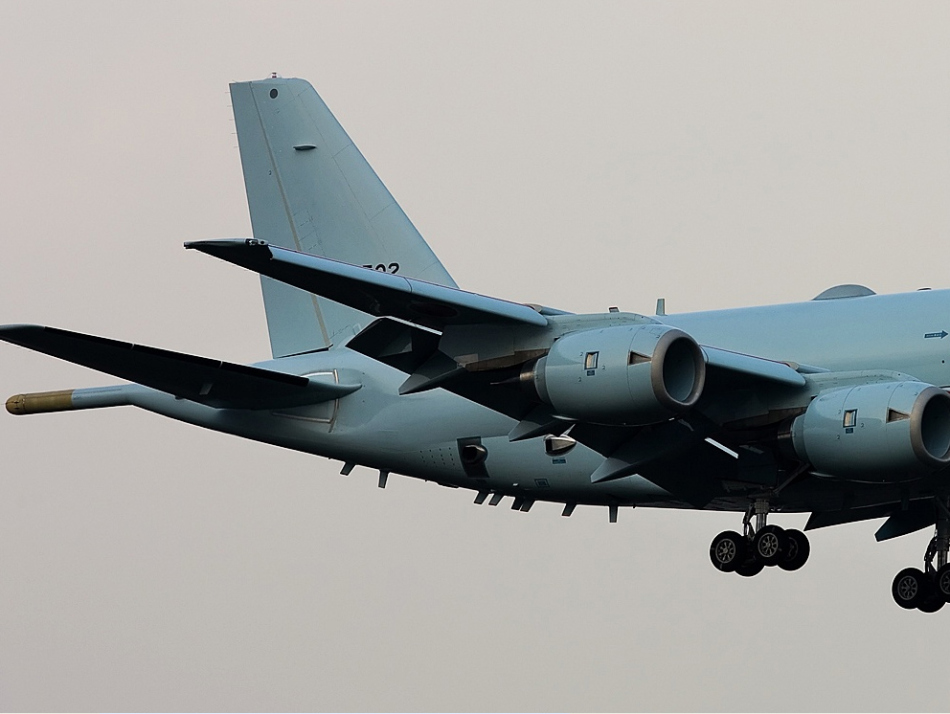 日本国产p1大型反潜巡逻机后机身