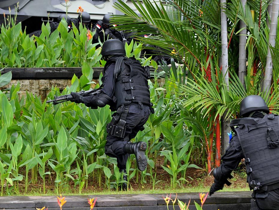 印尼特警进攻