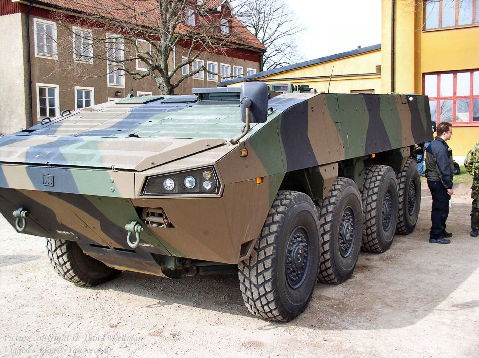 芬兰陆军装备的amv装甲车.