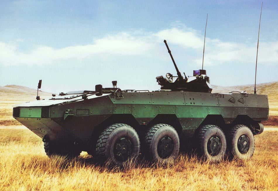 国产新型8x8轮式步兵战车