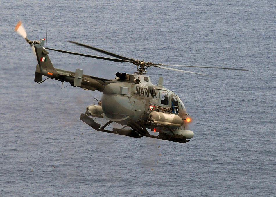 墨西哥bo-105直升机攻击美军退役战舰