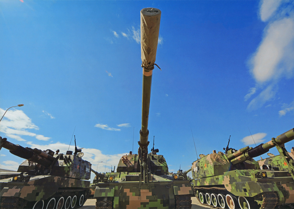 解放军展示数款最新型陆军主力作战装备