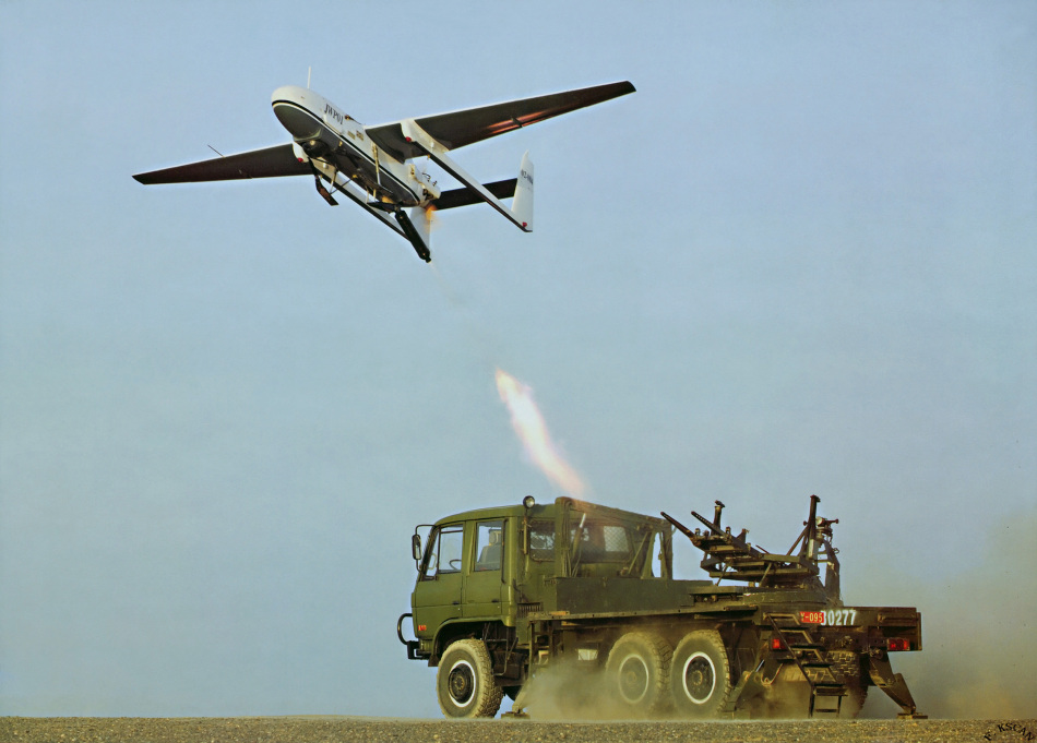 解放军展示数款最新型陆军主力作战装备