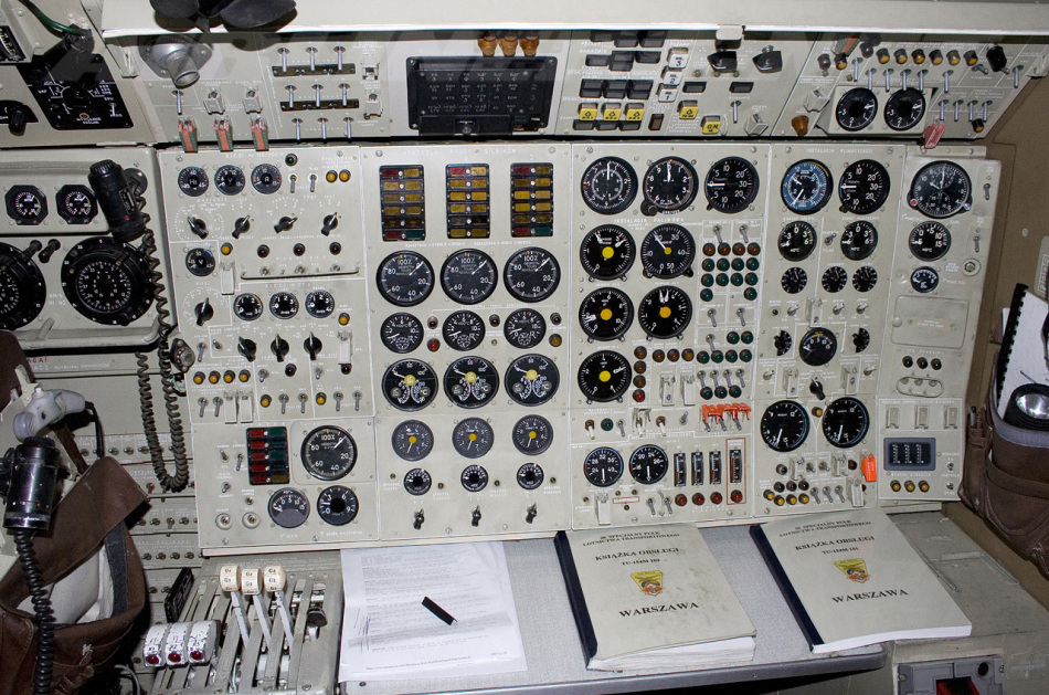 波兰总统专机图-154m内部图