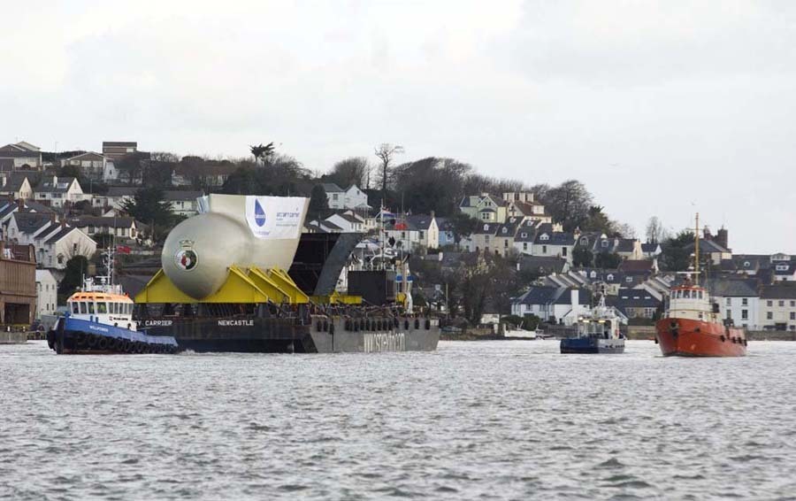 伊丽莎白号航母分段在英国德文郡现身