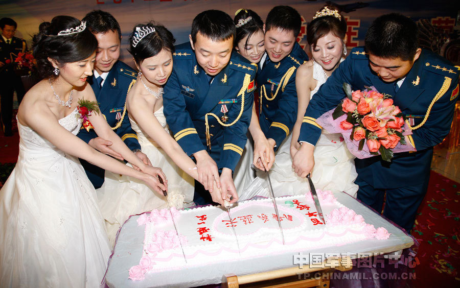 空军航空兵某师集体婚礼