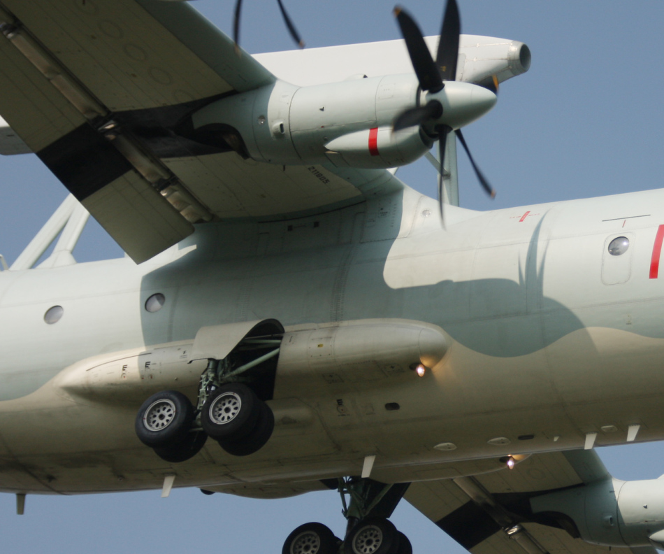 中国空军运八平衡木预警机呼啸而来_高清图集_新浪网