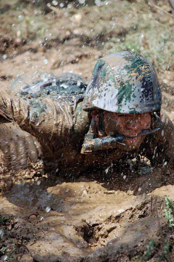 济南军区猛虎师钢刀团官兵苦练实战能力_高清图集_新浪网