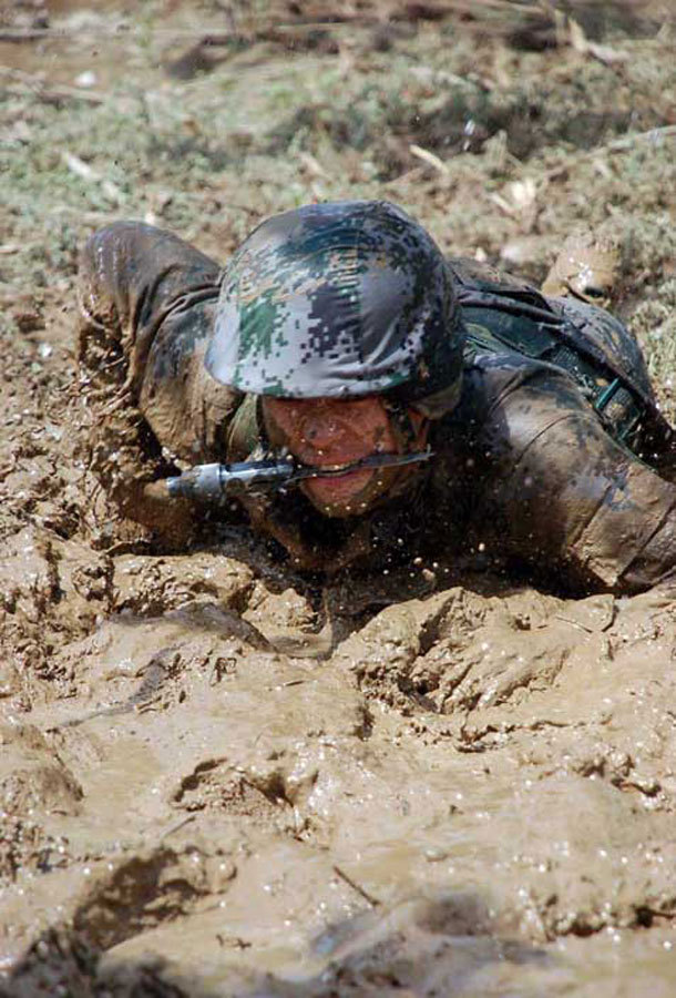 济南军区猛虎师钢刀团官兵苦练实战能力_高清图集_新浪网