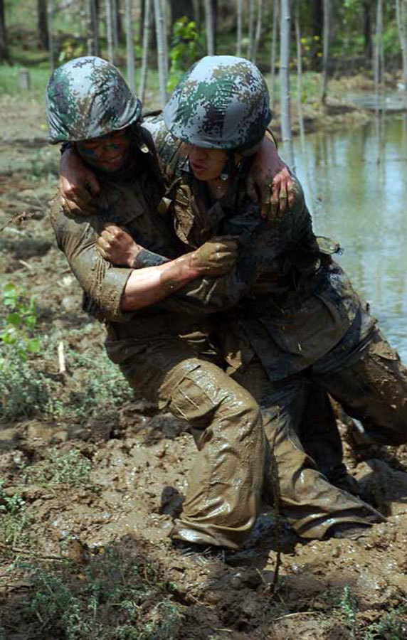 济南军区猛虎师钢刀团官兵苦练实战能力_高清图集_新浪网